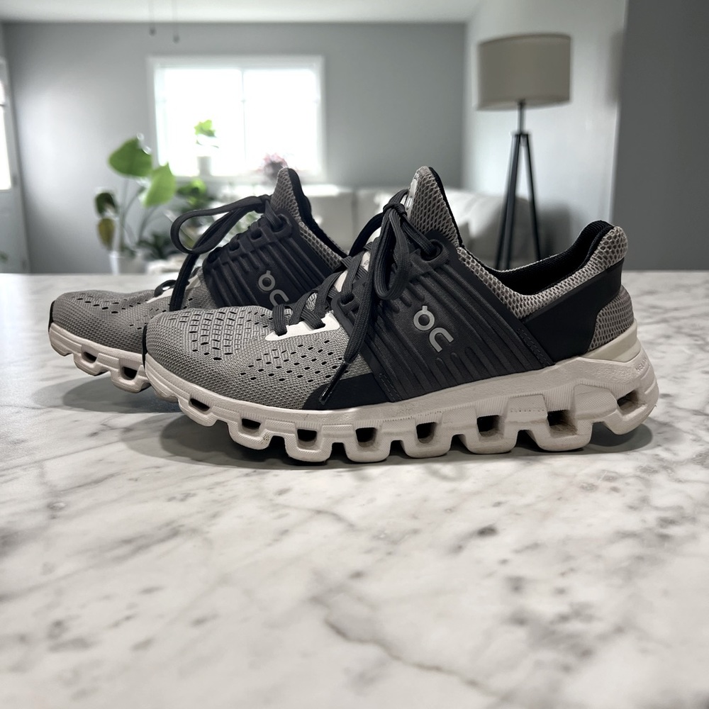 On Cloudswift Shoe - image 1